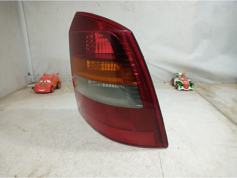 Recambio de piloto trasero derecho para opel astra g berlina club referencia OEM IAM 13117093 13117093 13117093