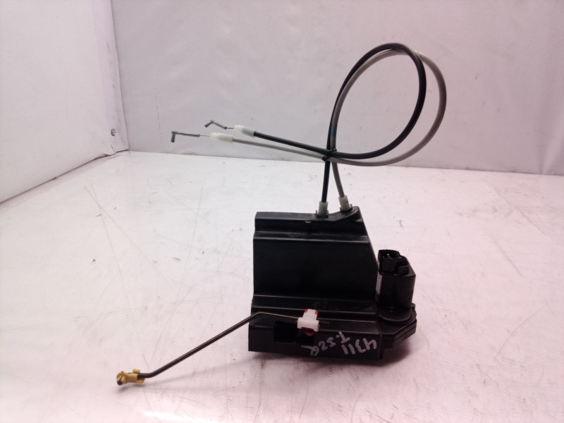 Recambio de cerradura puerta trasera izquierda para ssangyong kyron 200 xdi premium 4wd referencia OEM IAM   