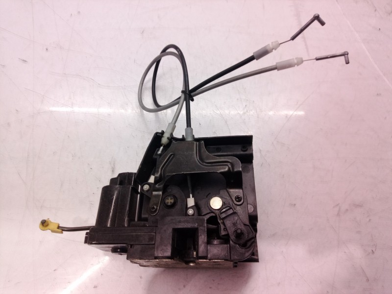 Recambio de cerradura puerta trasera izquierda para ssangyong kyron 200 xdi premium 4wd referencia OEM IAM   