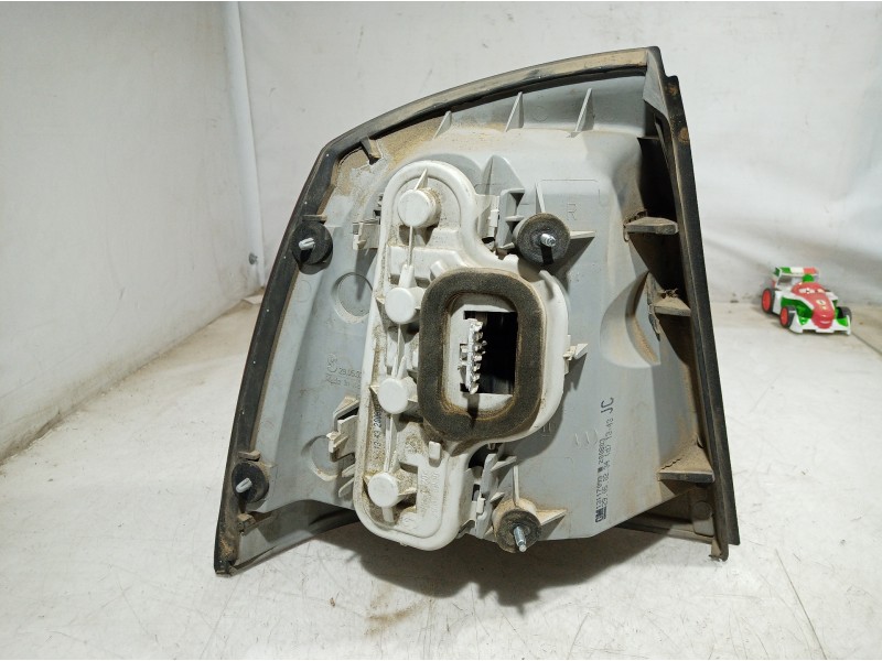 Recambio de piloto trasero derecho para opel astra g berlina club referencia OEM IAM 13117093 13117093 13117093