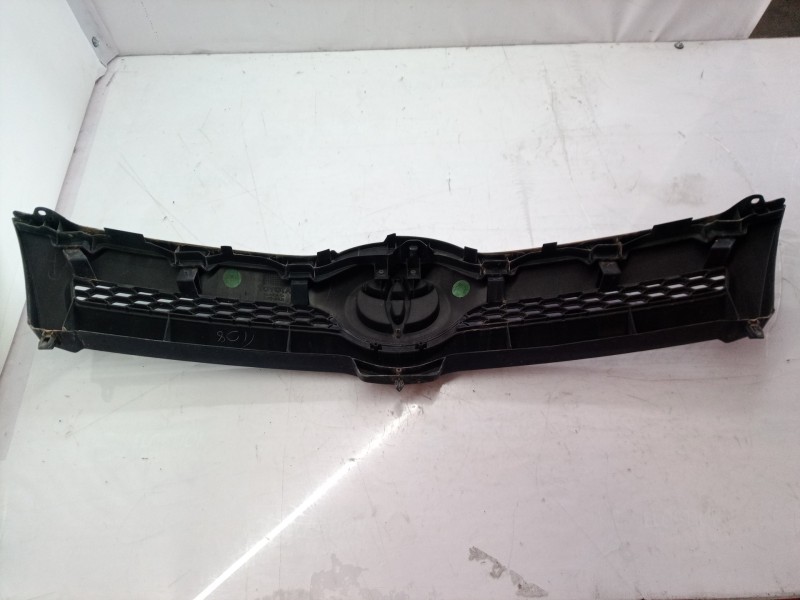 Recambio de rejilla delantera para toyota corolla verso (r1) 1.8 16v cat referencia OEM IAM   