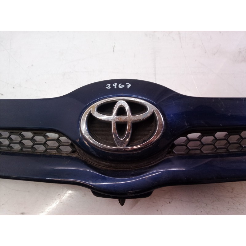 Recambio de rejilla delantera para toyota corolla verso (r1) 1.8 16v cat referencia OEM IAM   
