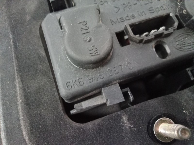 Recambio de piloto trasero izquierdo para seat ibiza (6k1) select referencia OEM IAM 6K6945111G 6K6945111G 6K6945111