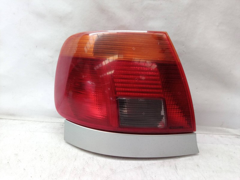 Recambio de piloto trasero izquierdo para audi a4 berlina (b5) 1.9 tdi referencia OEM IAM   