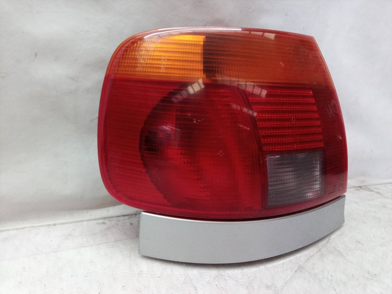 Recambio de piloto trasero izquierdo para audi a4 berlina (b5) 1.9 tdi referencia OEM IAM   