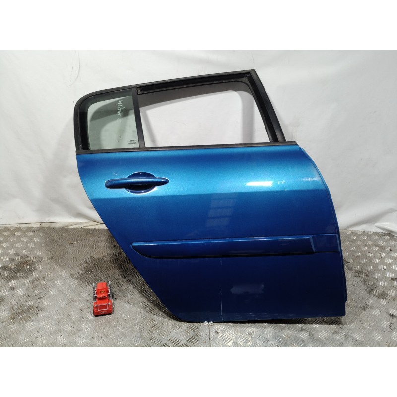 Recambio de puerta trasera derecha para renault megane ii classic berlina 1.9 dci diesel referencia OEM IAM   