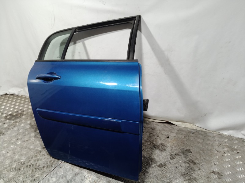 Recambio de puerta trasera derecha para renault megane ii classic berlina 1.9 dci diesel referencia OEM IAM   