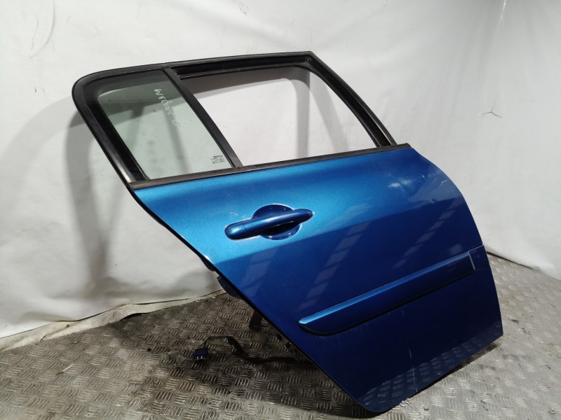 Recambio de puerta trasera derecha para renault megane ii classic berlina 1.9 dci diesel referencia OEM IAM   