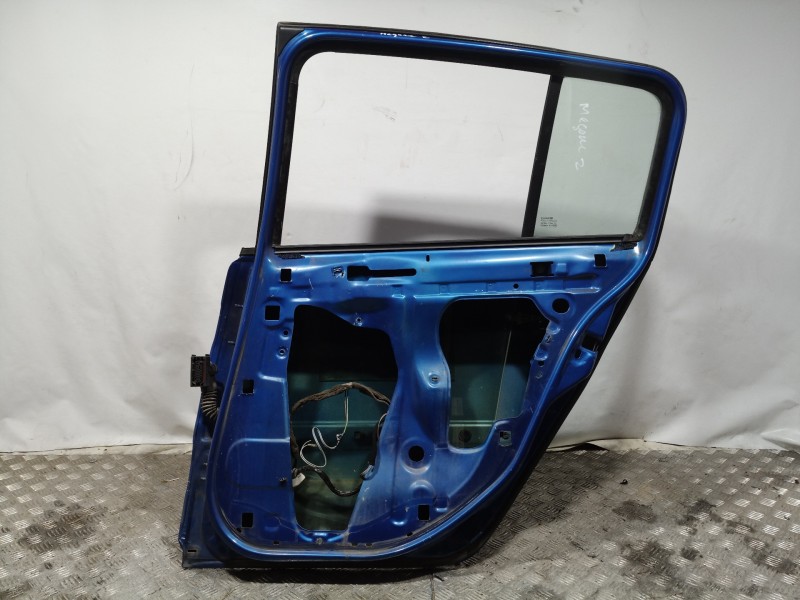 Recambio de puerta trasera derecha para renault megane ii classic berlina 1.9 dci diesel referencia OEM IAM   