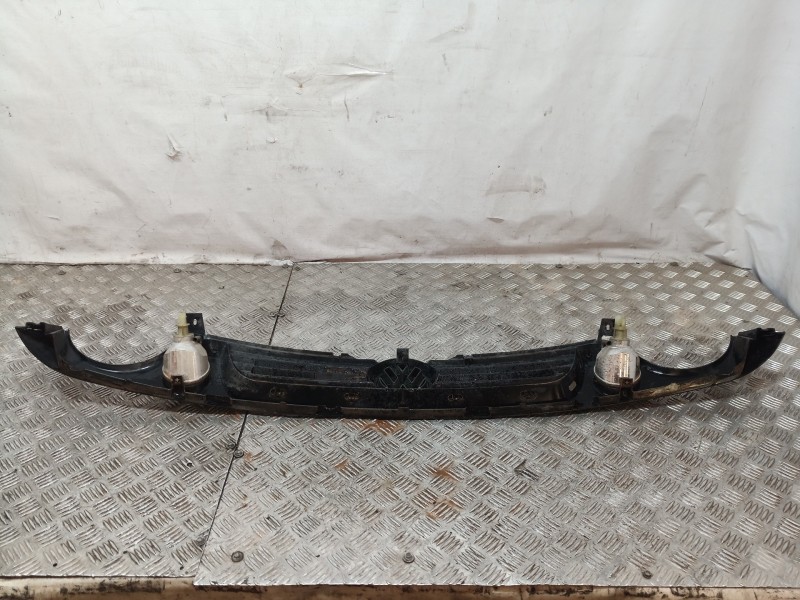 Recambio de rejilla delantera para volkswagen passat berlina (3b2) comfortline referencia OEM IAM   