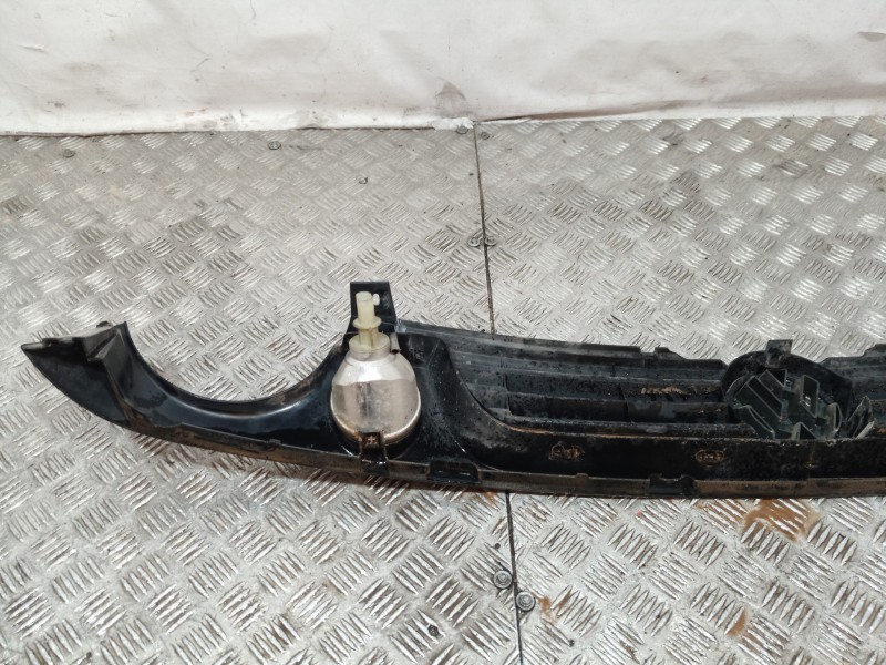 Recambio de rejilla delantera para volkswagen passat berlina (3b2) comfortline referencia OEM IAM   