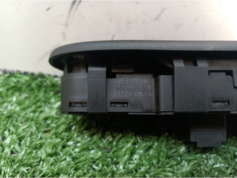 Recambio de mando elevalunas delantero izquierdo para peugeot 307 cc (s2) sport referencia OEM IAM 96531123XT 96531123XT 5326970