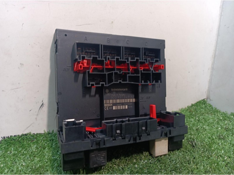 Recambio de caja reles / fusibles para volkswagen golf v berlina (1k1) highline referencia OEM IAM 3C0937049AE 3C0937049AE F005V