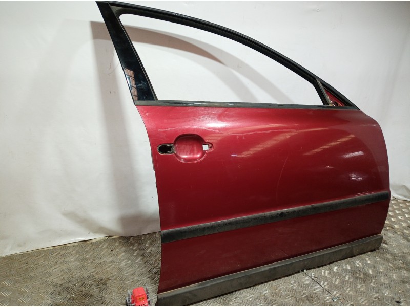 Recambio de puerta delantera derecha para volkswagen passat berlina (3b2) comfortline referencia OEM IAM   