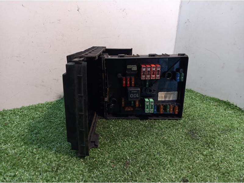 Recambio de caja reles / fusibles para volkswagen golf v berlina (1k1) highline referencia OEM IAM 1K0937132F 1K0937132F 1K09371