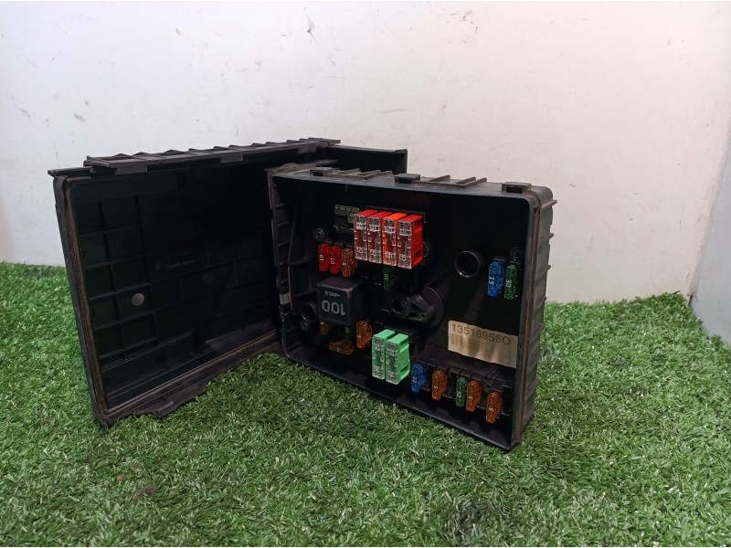 Recambio de caja reles / fusibles para volkswagen golf v berlina (1k1) highline referencia OEM IAM 1K0937132F 1K0937132F 1K09371