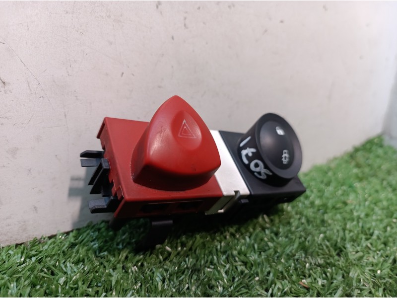 Recambio de warning para renault megane ii classic berlina confort dynamique referencia OEM IAM 8200407415 8200109723 8200095493