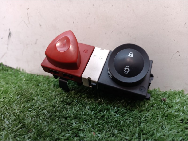 Recambio de warning para renault megane ii classic berlina confort dynamique referencia OEM IAM 8200407415 8200109723 8200095493