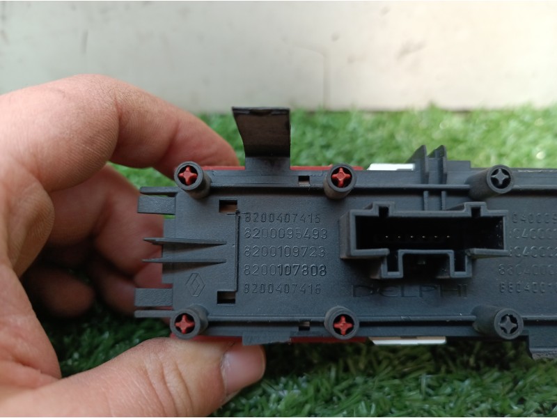 Recambio de warning para renault megane ii classic berlina confort dynamique referencia OEM IAM 8200407415 8200109723 8200095493