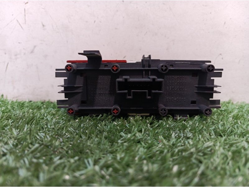 Recambio de warning para renault megane ii classic berlina confort dynamique referencia OEM IAM 8200407415 8200109723 8200095493