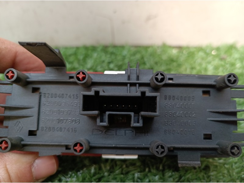 Recambio de warning para renault megane ii classic berlina confort dynamique referencia OEM IAM 8200407415 8200109723 8200095493