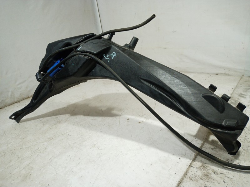 Recambio de deposito limpia para peugeot 308 sw allure referencia OEM IAM 9801927380 9801927380 9801927380