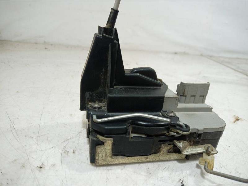 Recambio de cerradura puerta delantera izquierda para peugeot 307 break/sw (s2) d-sign referencia OEM IAM 23973158 23973158 2397