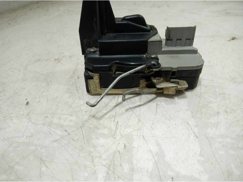 Recambio de cerradura puerta delantera izquierda para peugeot 307 break/sw (s2) d-sign referencia OEM IAM 23973158 23973158 2397