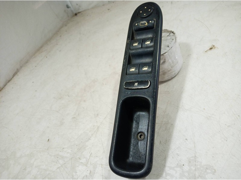 Recambio de mando elevalunas delantero izquierdo para peugeot 307 break/sw (s2) d-sign referencia OEM IAM 96531124XT 96531124XT 