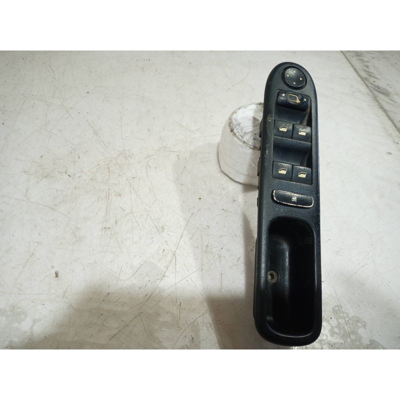 Recambio de mando elevalunas delantero izquierdo para peugeot 307 break/sw (s2) d-sign referencia OEM IAM 96531124XT 96531124XT 