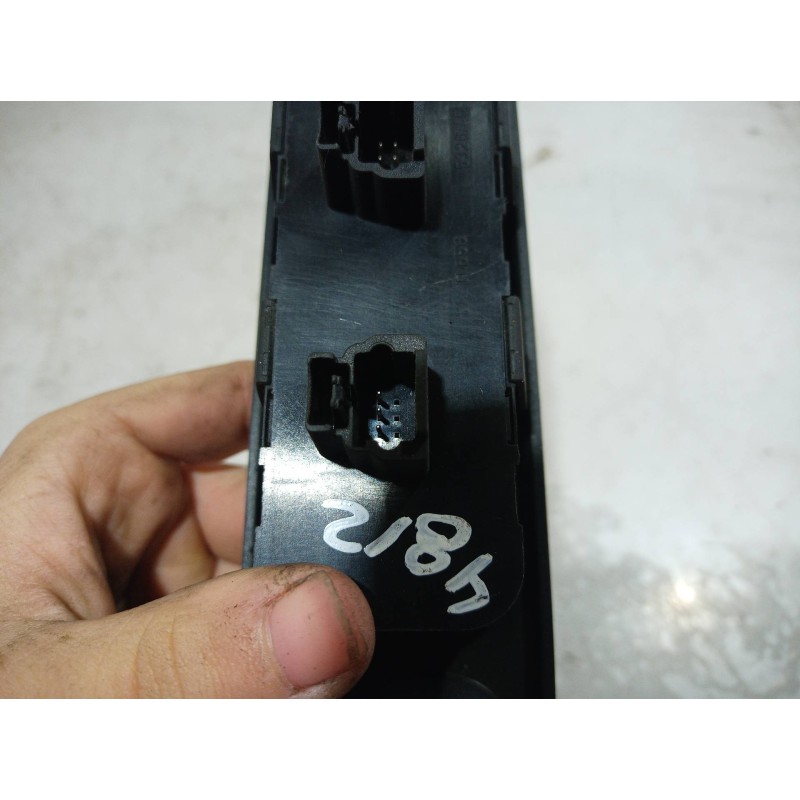 Recambio de mando elevalunas delantero izquierdo para peugeot 307 break/sw (s2) d-sign referencia OEM IAM 96531124XT 96531124XT 