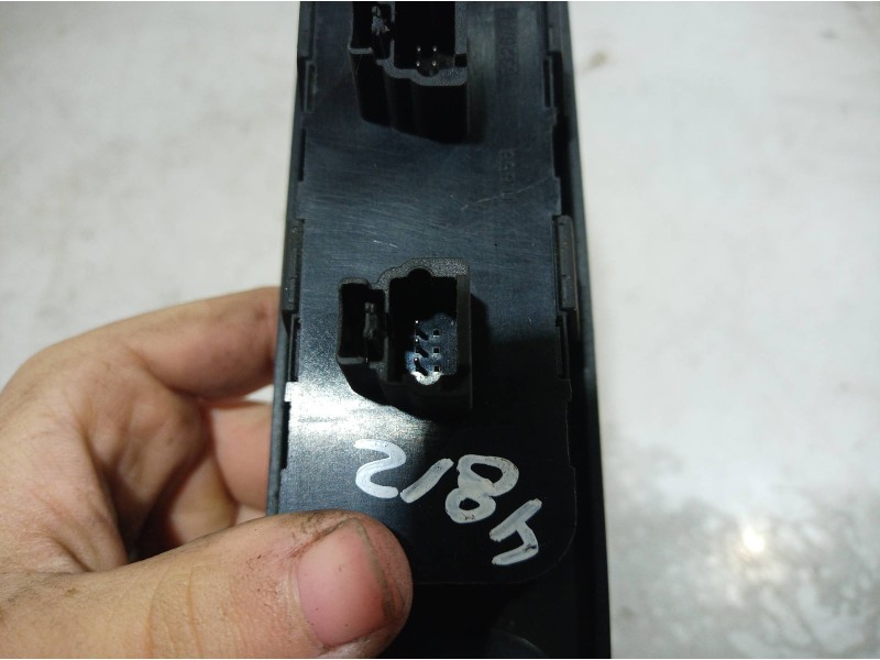 Recambio de mando elevalunas delantero izquierdo para peugeot 307 break/sw (s2) d-sign referencia OEM IAM 96531124XT 96531124XT 