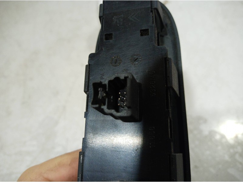 Recambio de mando elevalunas delantero izquierdo para peugeot 307 break/sw (s2) d-sign referencia OEM IAM 96531124XT 96531124XT 