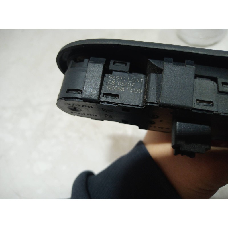 Recambio de mando elevalunas delantero izquierdo para peugeot 307 break/sw (s2) d-sign referencia OEM IAM 96531124XT 96531124XT 