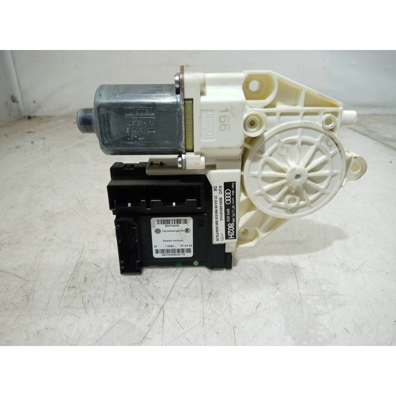 Recambio de motor elevalunas delantero derecho para audi a3 (8p) 1.6 fsi ambiente referencia OEM IAM 05074636 05074636 05074636