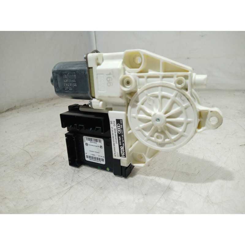 Recambio de motor elevalunas delantero derecho para audi a3 (8p) 1.6 fsi ambiente referencia OEM IAM 05074636 05074636 05074636