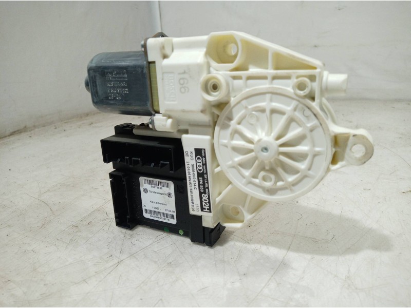 Recambio de motor elevalunas delantero derecho para audi a3 (8p) 1.6 fsi ambiente referencia OEM IAM 05074636 05074636 05074636