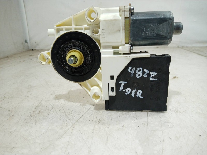 Recambio de motor elevalunas trasero derecho para audi a3 (8p) 1.6 fsi ambiente referencia OEM IAM 8P4959 8P4959 8P4959