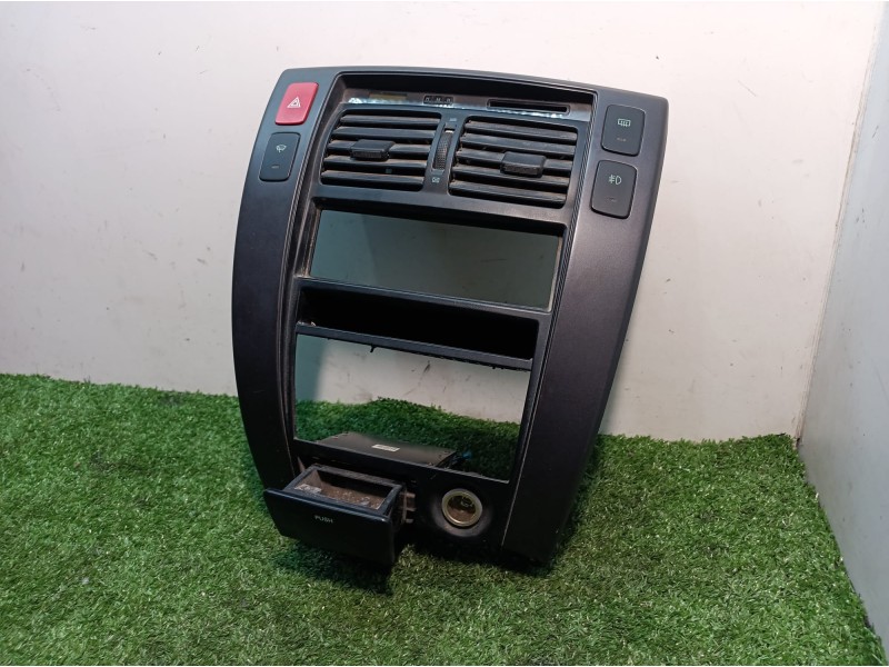 Recambio de moldura consola central delantera para hyundai tucson (jm) 2,0 classic 4x2 referencia OEM IAM U026323800 U026323800 