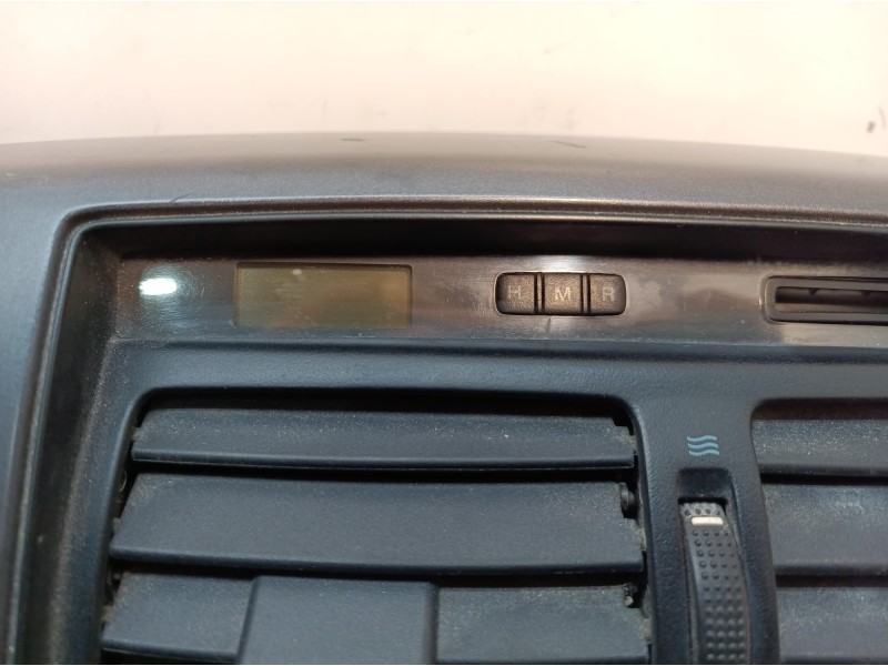 Recambio de moldura consola central delantera para hyundai tucson (jm) 2,0 classic 4x2 referencia OEM IAM U026323800 U026323800 