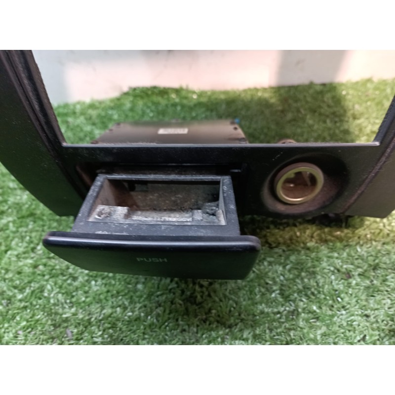 Recambio de moldura consola central delantera para hyundai tucson (jm) 2,0 classic 4x2 referencia OEM IAM U026323800 U026323800 