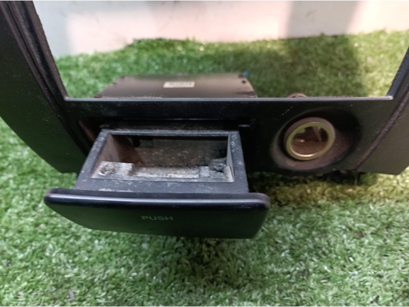 Recambio de moldura consola central delantera para hyundai tucson (jm) 2,0 classic 4x2 referencia OEM IAM U026323800 U026323800 