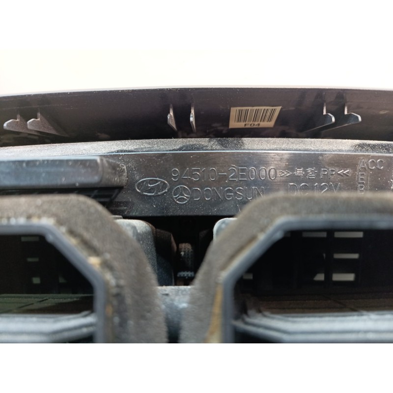 Recambio de moldura consola central delantera para hyundai tucson (jm) 2,0 classic 4x2 referencia OEM IAM U026323800 U026323800 