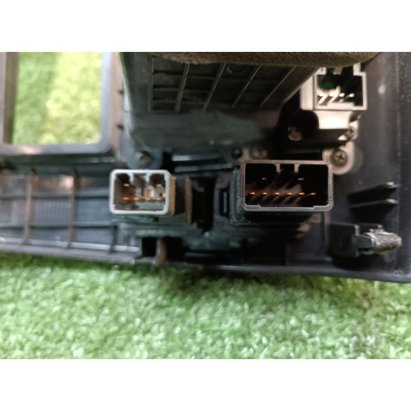 Recambio de moldura consola central delantera para hyundai tucson (jm) 2,0 classic 4x2 referencia OEM IAM U026323800 U026323800 