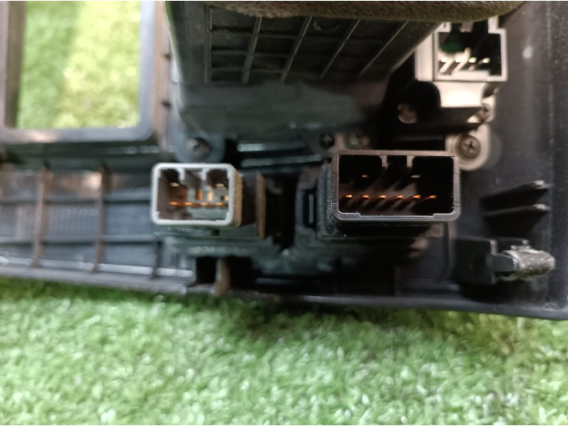 Recambio de moldura consola central delantera para hyundai tucson (jm) 2,0 classic 4x2 referencia OEM IAM U026323800 U026323800 