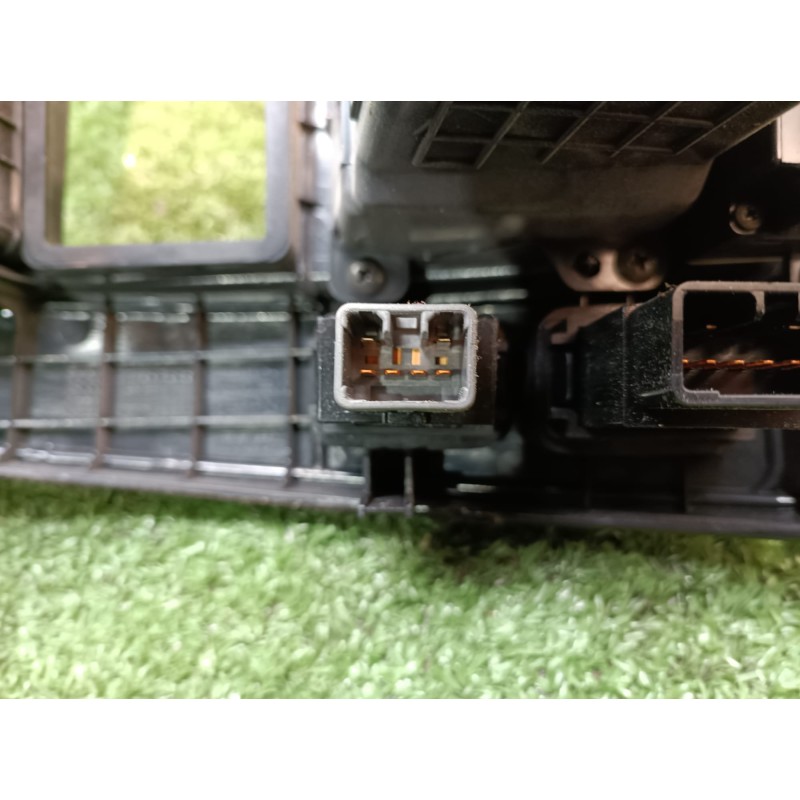 Recambio de moldura consola central delantera para hyundai tucson (jm) 2,0 classic 4x2 referencia OEM IAM U026323800 U026323800 