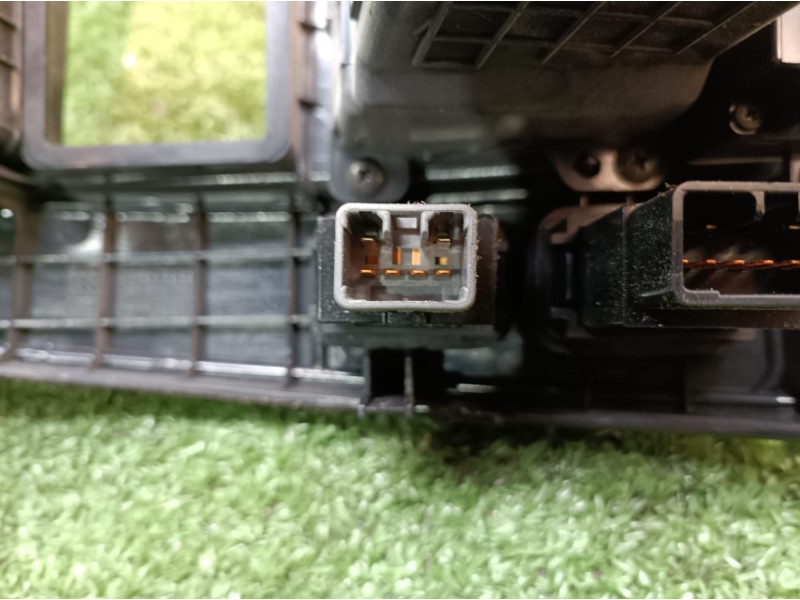 Recambio de moldura consola central delantera para hyundai tucson (jm) 2,0 classic 4x2 referencia OEM IAM U026323800 U026323800 