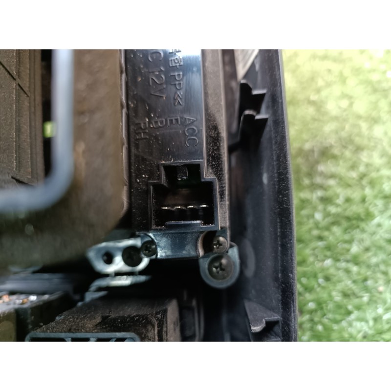 Recambio de moldura consola central delantera para hyundai tucson (jm) 2,0 classic 4x2 referencia OEM IAM U026323800 U026323800 