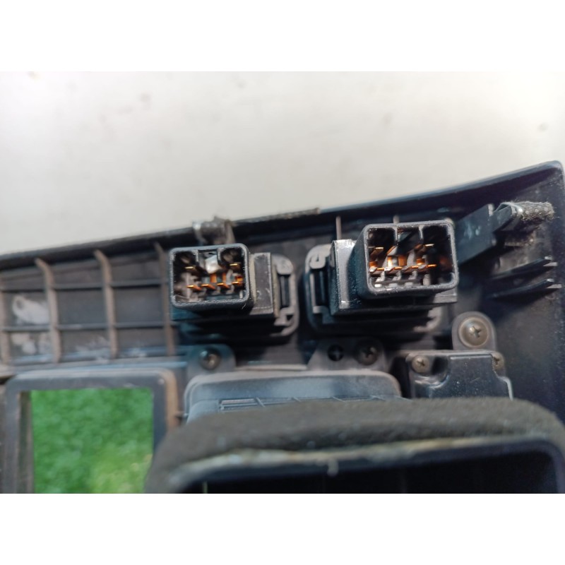 Recambio de moldura consola central delantera para hyundai tucson (jm) 2,0 classic 4x2 referencia OEM IAM U026323800 U026323800 