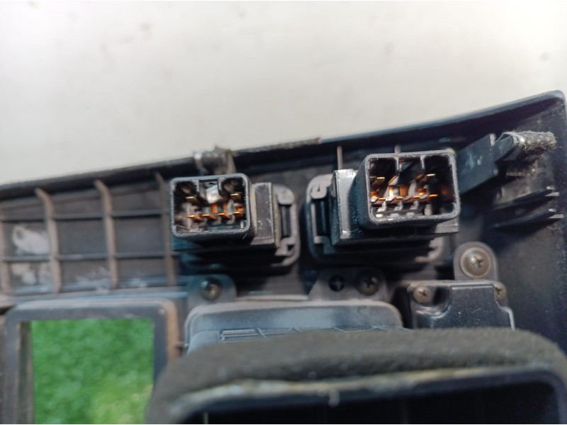 Recambio de moldura consola central delantera para hyundai tucson (jm) 2,0 classic 4x2 referencia OEM IAM U026323800 U026323800 